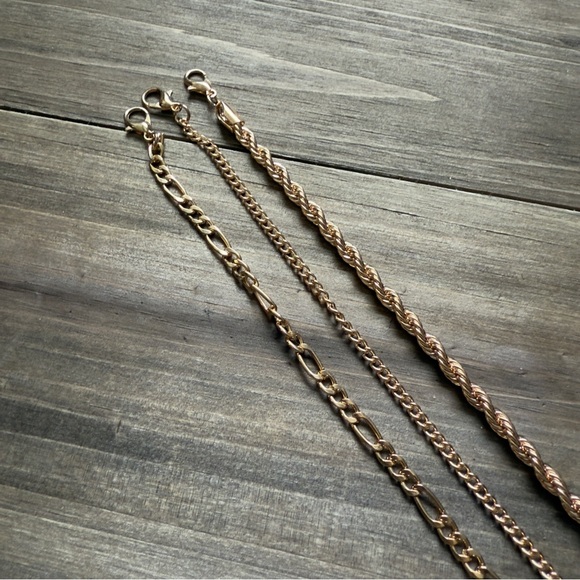 Lot of three gold-tone Chain Bracelets - Picture 5 of 6